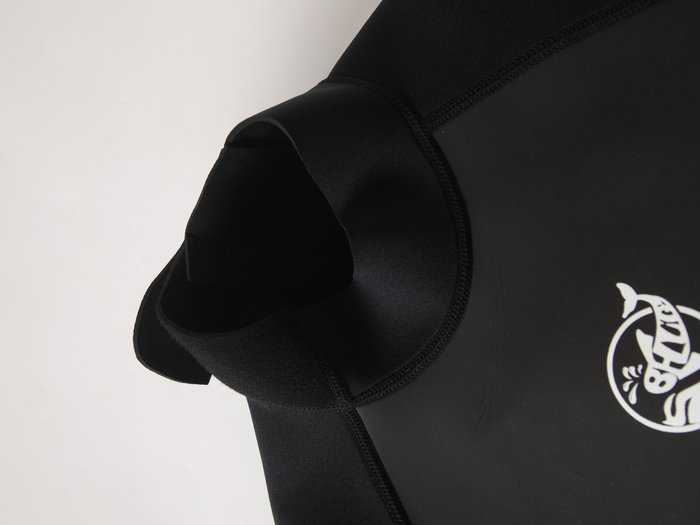 Collar and logo, wetsuit
